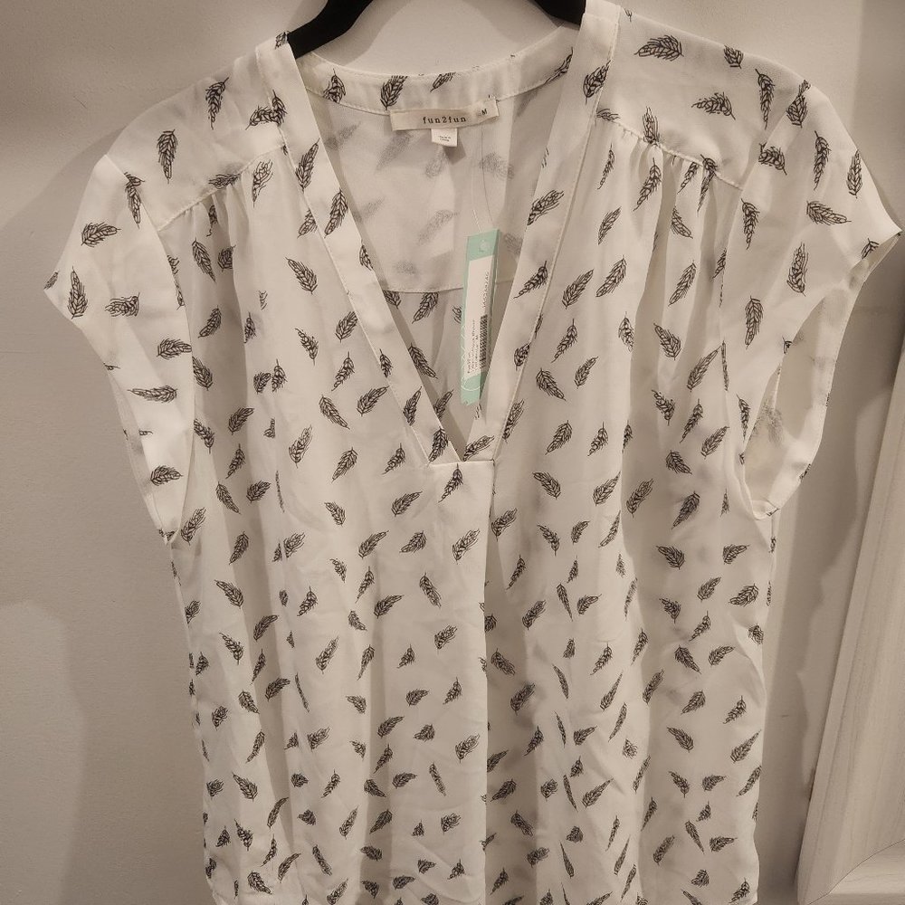 Stitch Fix Fun2Fun Lillian V-Neck Blouse